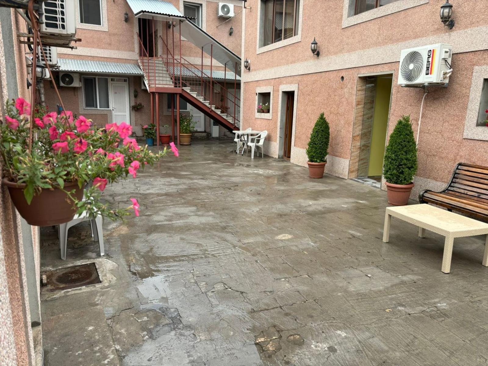 Styopa Hotel Jerevan Exteriör bild