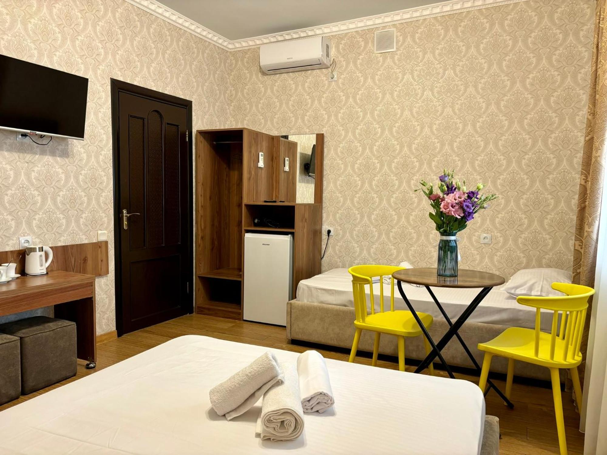 Styopa Hotel Jerevan Exteriör bild