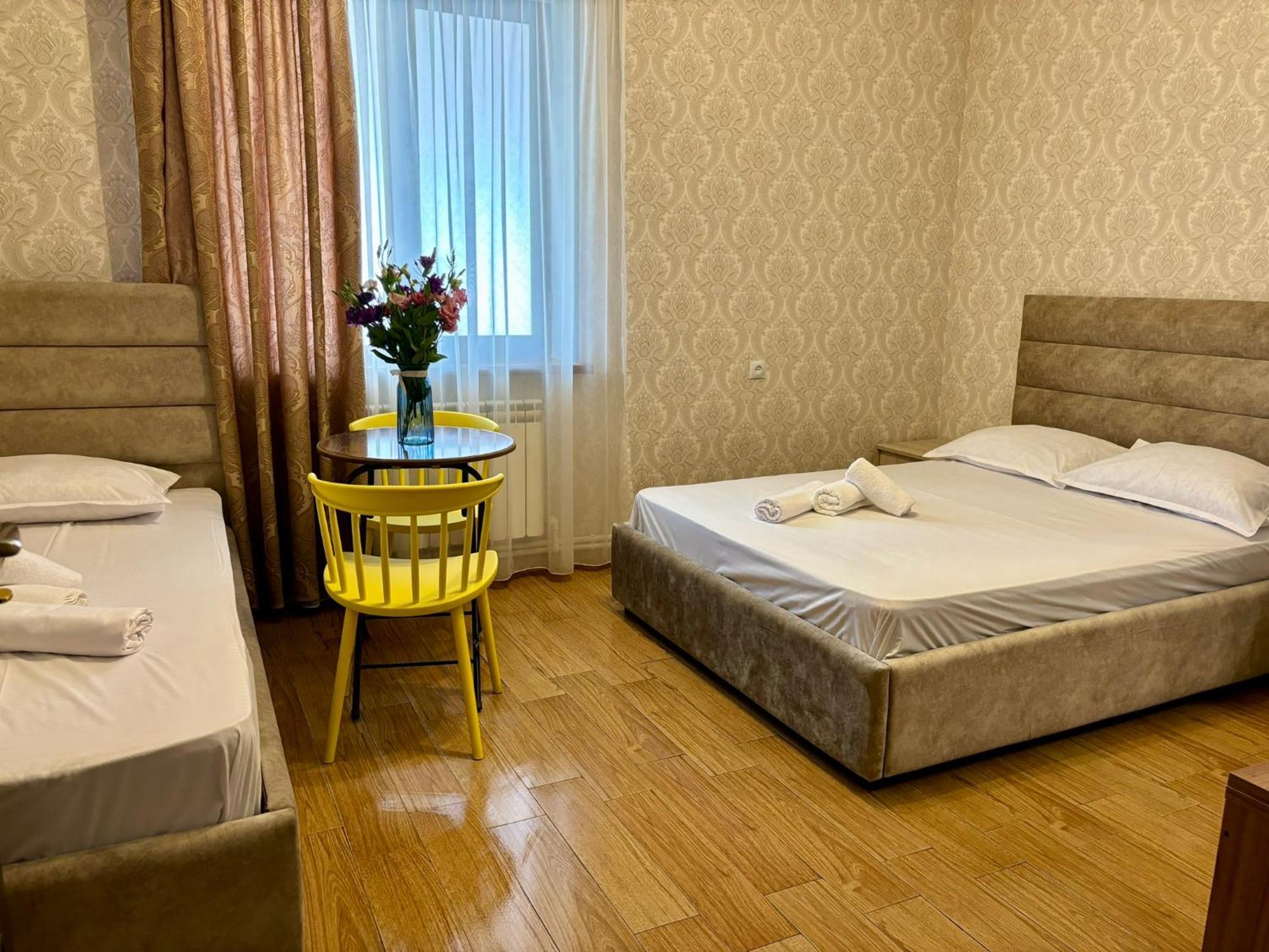 Styopa Hotel Jerevan Exteriör bild
