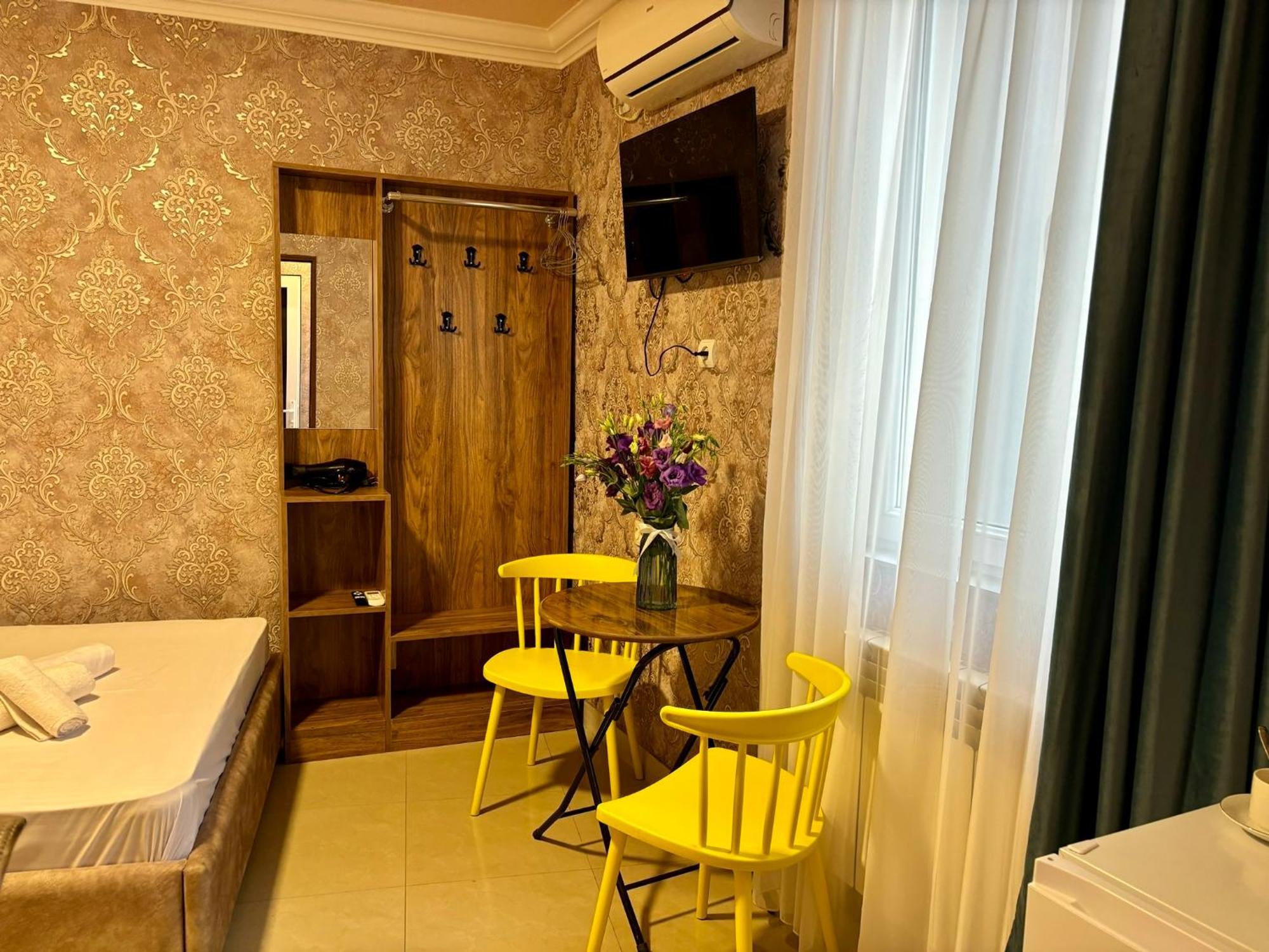 Styopa Hotel Jerevan Exteriör bild